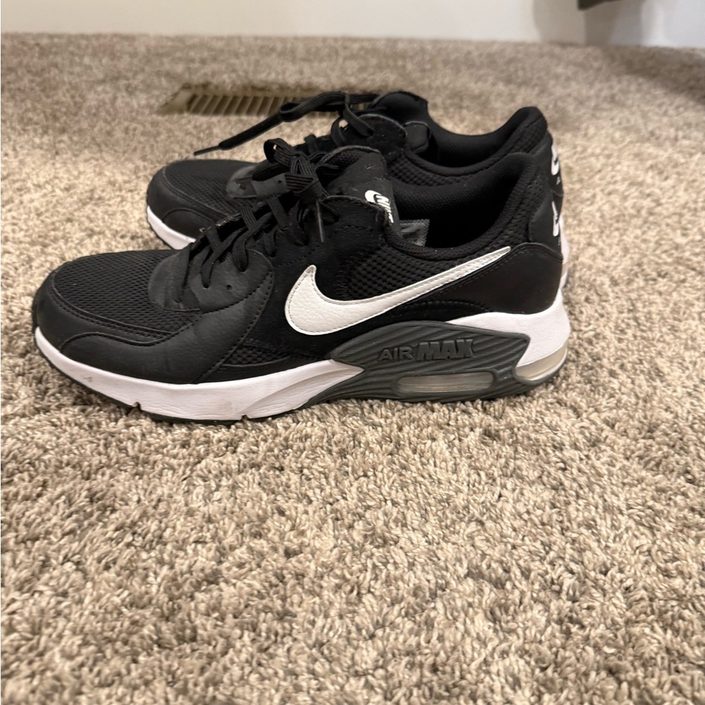 Black and white Nike Air Max Excee Women's Shoes